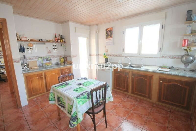 Detached Villa Aguas Nuevas Alicante - image 21