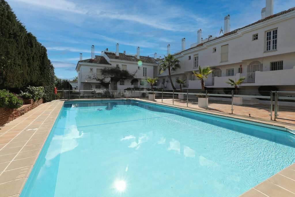 Middle Floor Apartment Nueva Andalucía Málaga - image 21