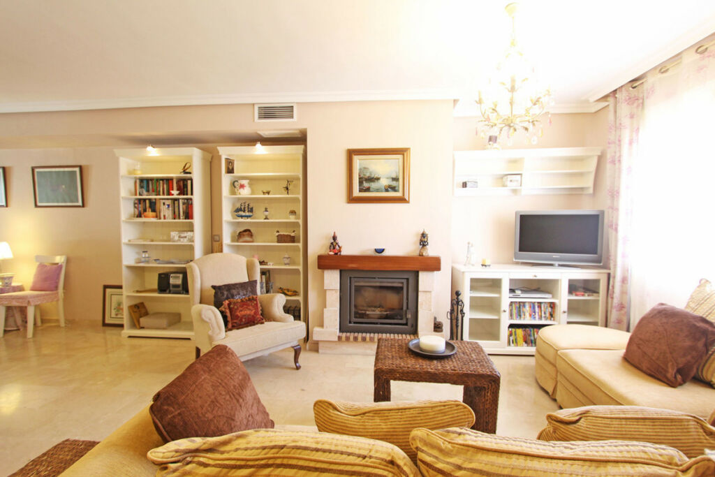 Townhouse Las Chapas Málaga - image 21