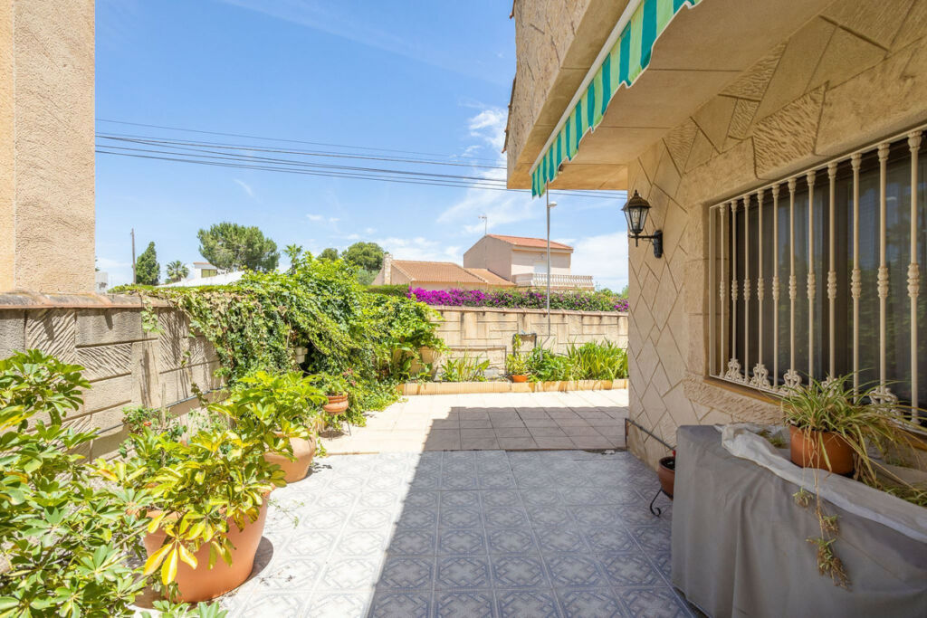 Detached Villa Los Altos Alicante - image 21