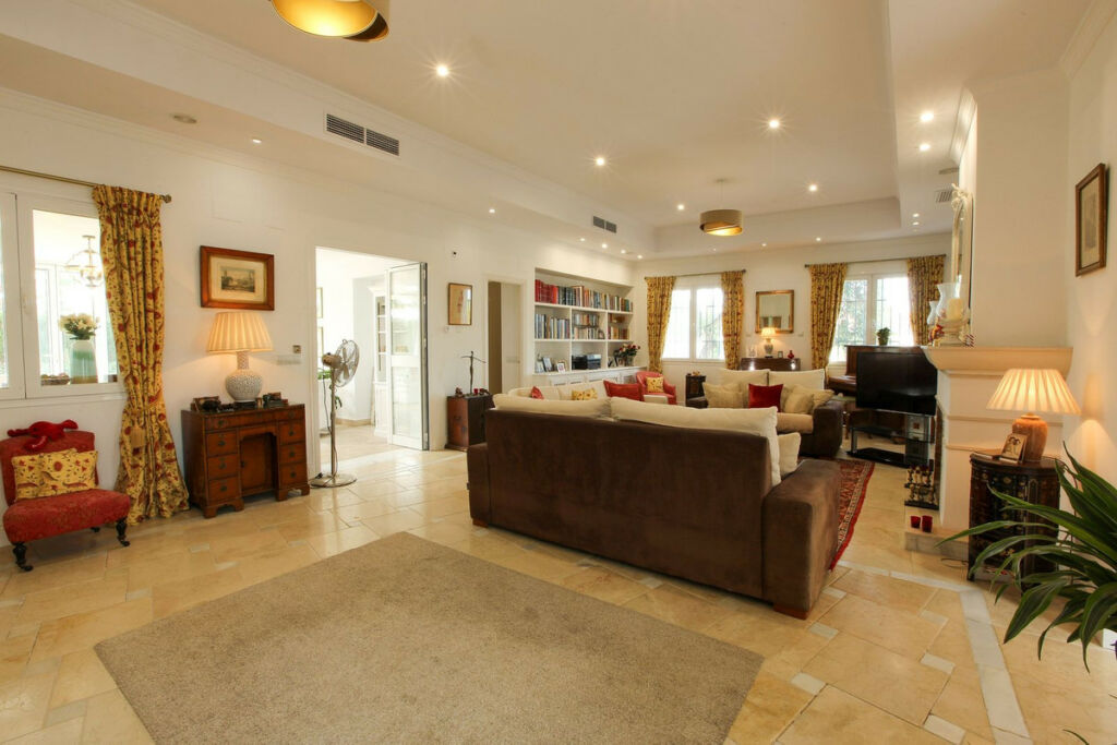 Detached Villa Sotogrande Cádiz - image 22