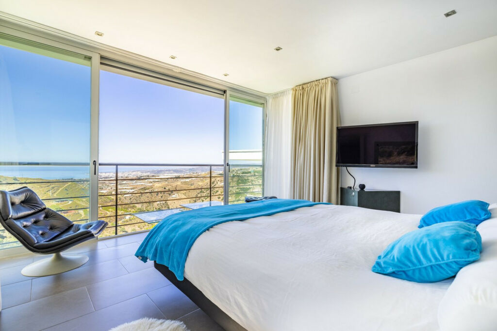 Detached Villa Sayalonga Málaga - image 23