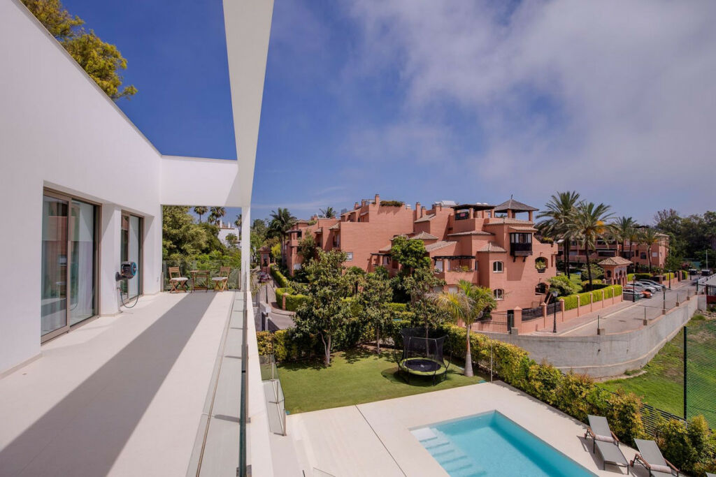 Detached Villa Guadalmina Baja Málaga - image 23