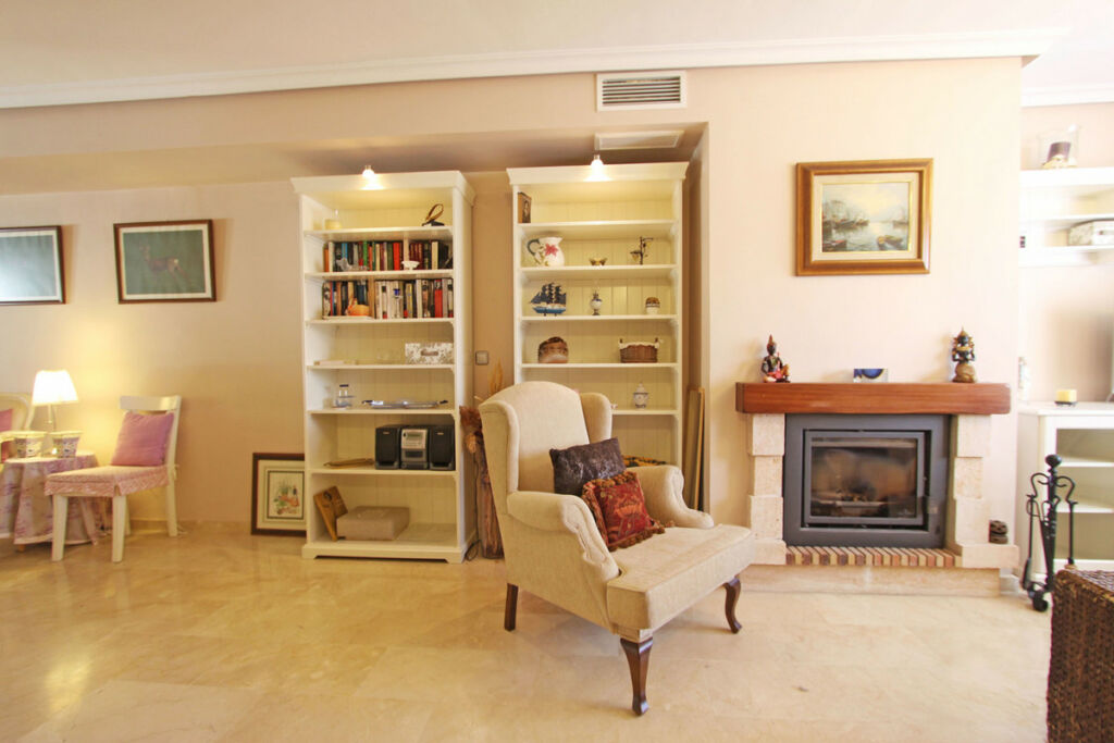Townhouse Las Chapas Málaga - image 22