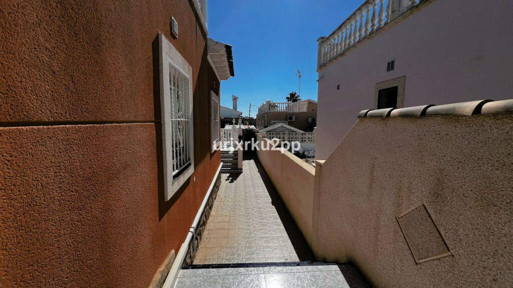 Detached Villa Playa Flamenca Alicante - image 22