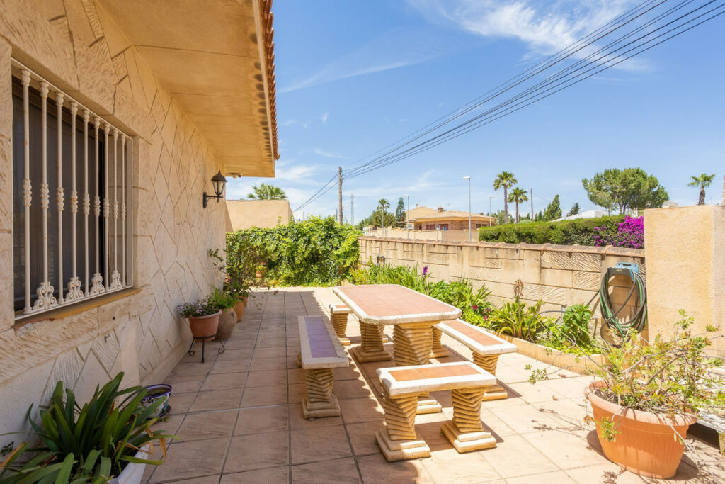 Detached Villa Los Altos Alicante - image 22