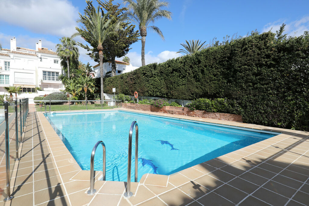 Middle Floor Apartment Nueva Andalucía Málaga - image 23