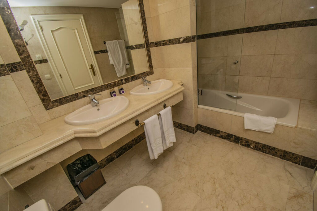 Ground Floor Apartment Puerto Banús Málaga - image 23