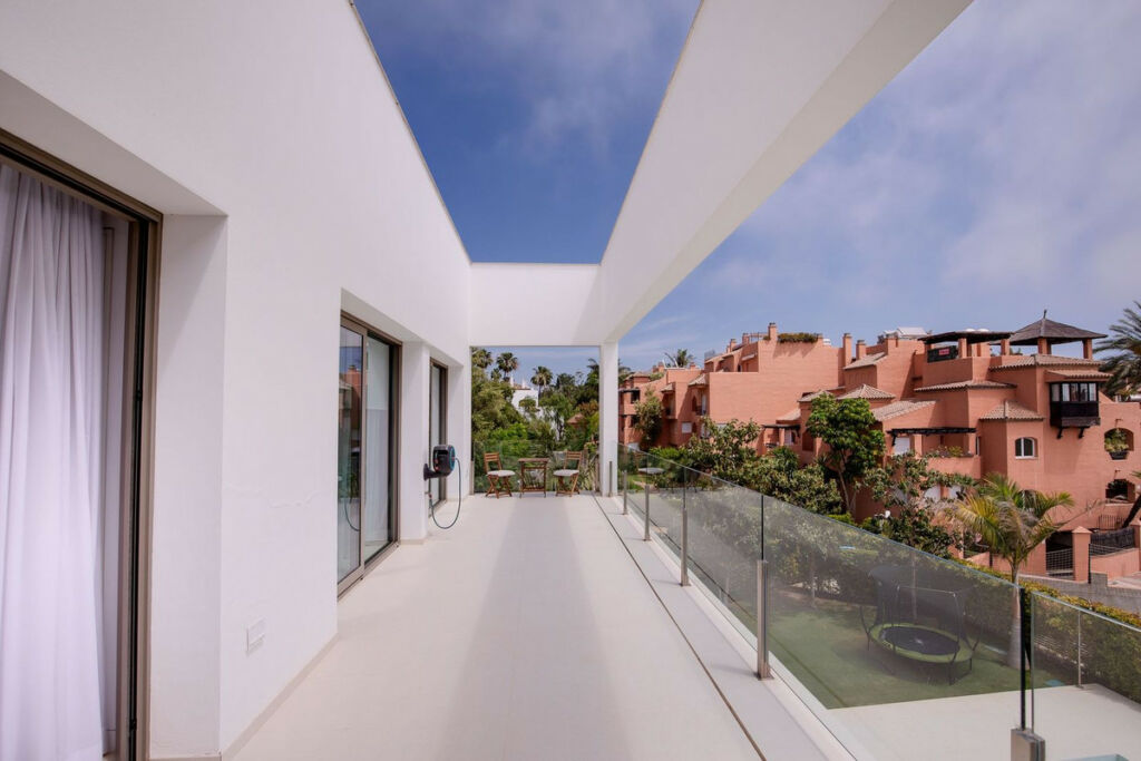 Detached Villa Guadalmina Baja Málaga - image 24