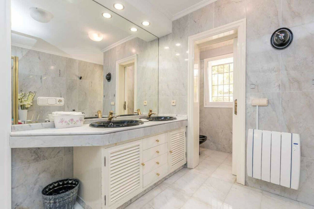 Detached Villa Río Real Málaga - image 25