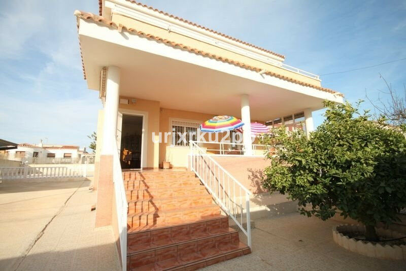 Detached Villa Aguas Nuevas Alicante - image 24