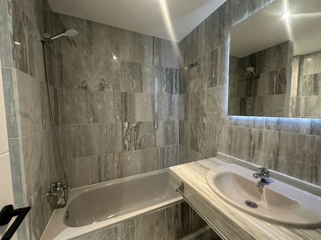 Middle Floor Apartment Cabopino Málaga - image 24