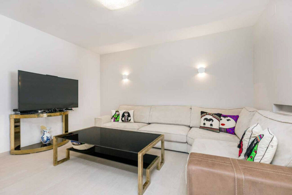 Detached Villa Río Real Málaga - image 26
