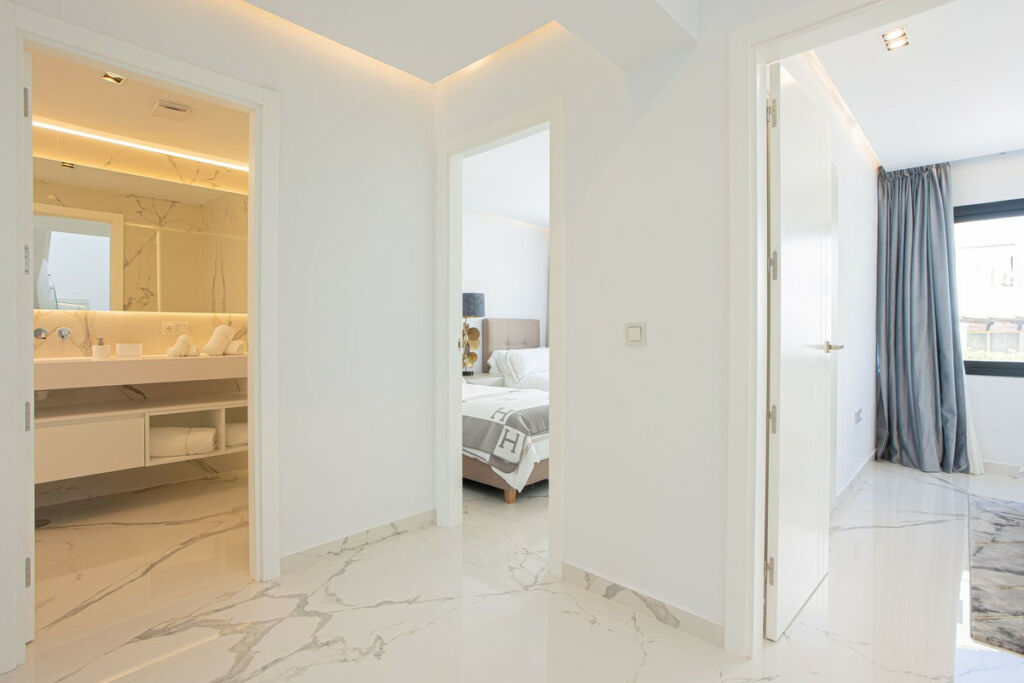 Townhouse The Golden Mile Málaga - image 24