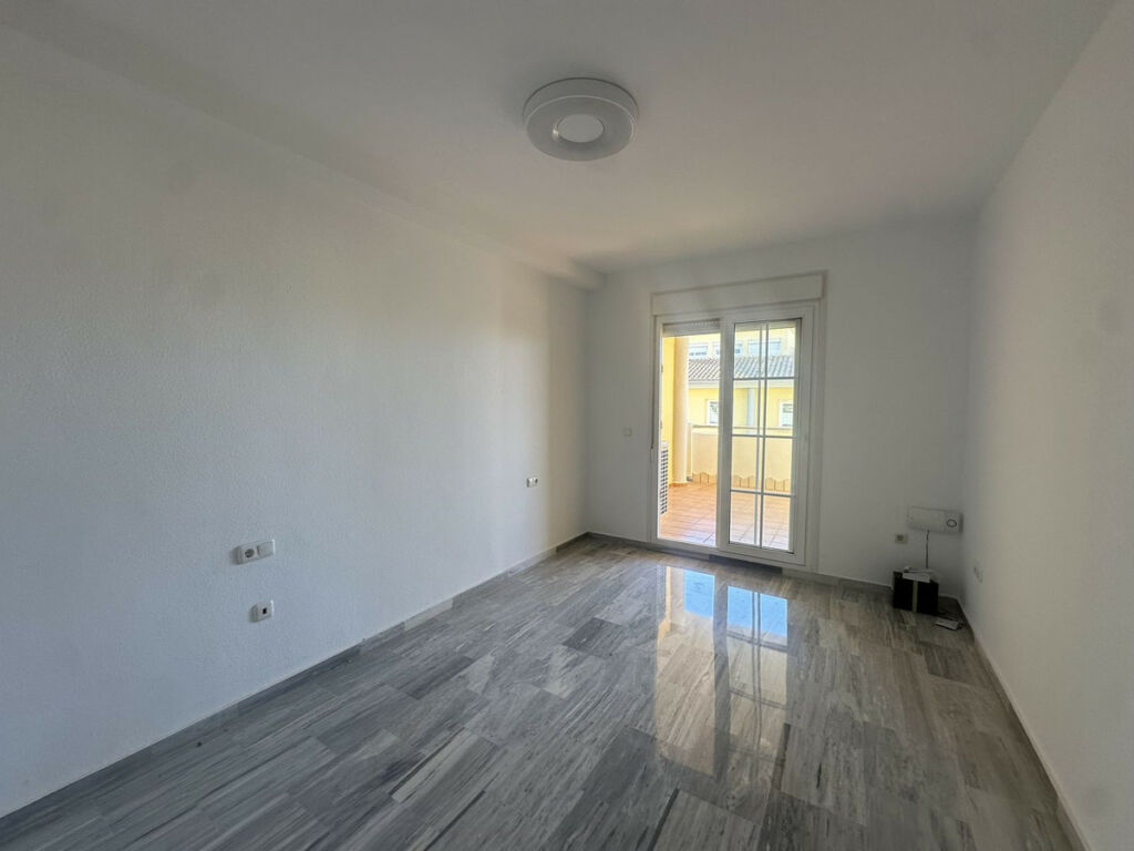 Middle Floor Apartment Cabopino Málaga - image 25