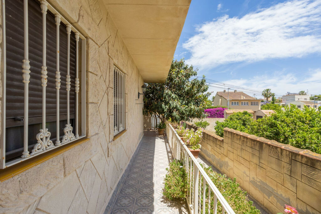 Detached Villa Los Altos Alicante - image 25