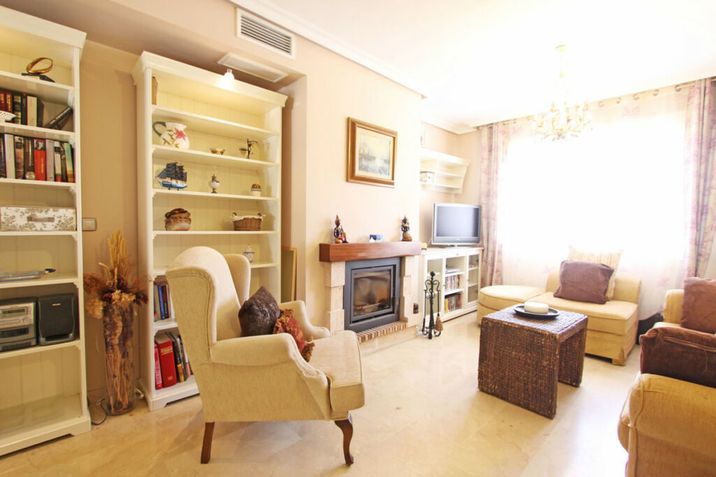 Townhouse Las Chapas Málaga - image 25