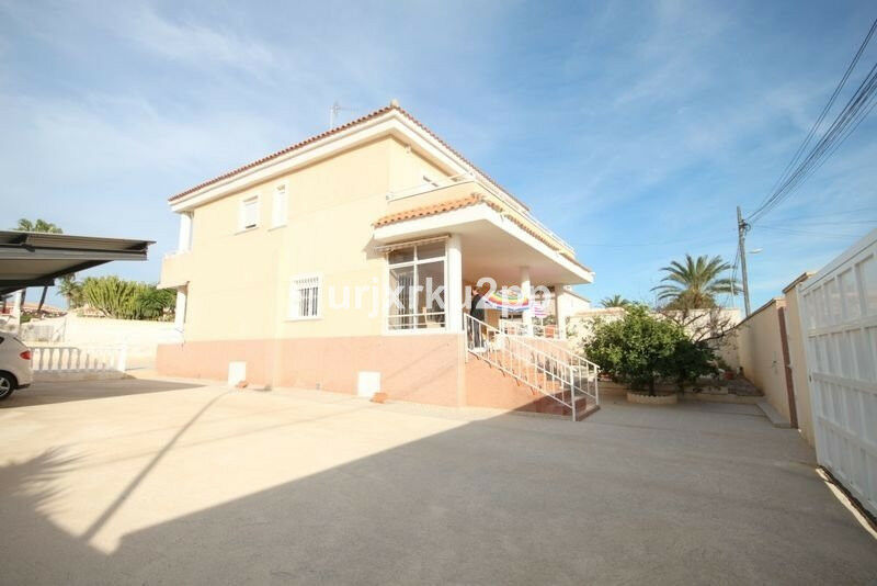 Detached Villa Aguas Nuevas Alicante - image 26