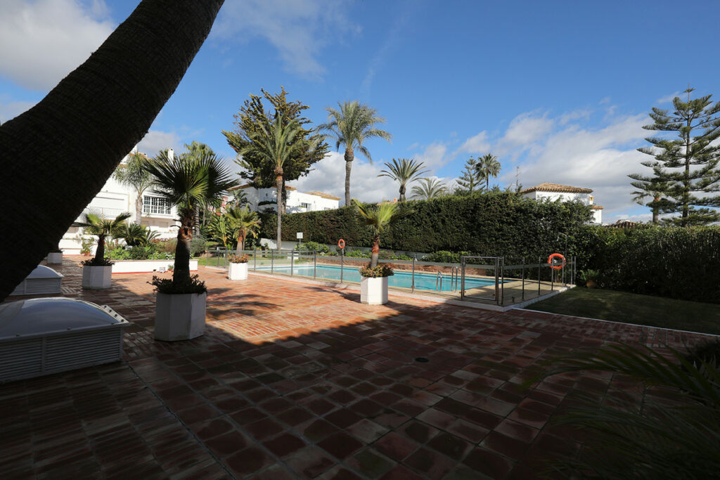 Middle Floor Apartment Nueva Andalucía Málaga - image 26