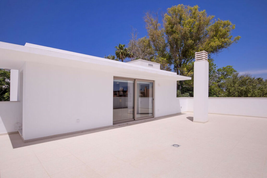 Detached Villa Guadalmina Baja Málaga - image 28