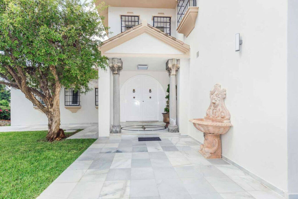 Detached Villa Río Real Málaga - image 29