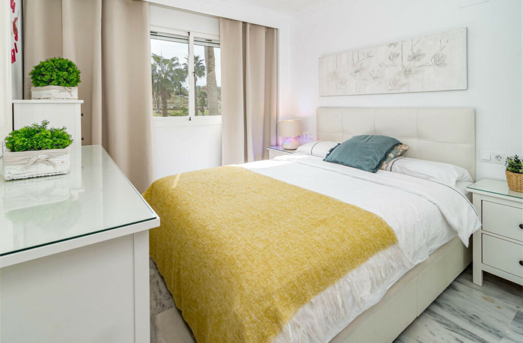 Middle Floor Apartment Nueva Andalucía Málaga - image 27