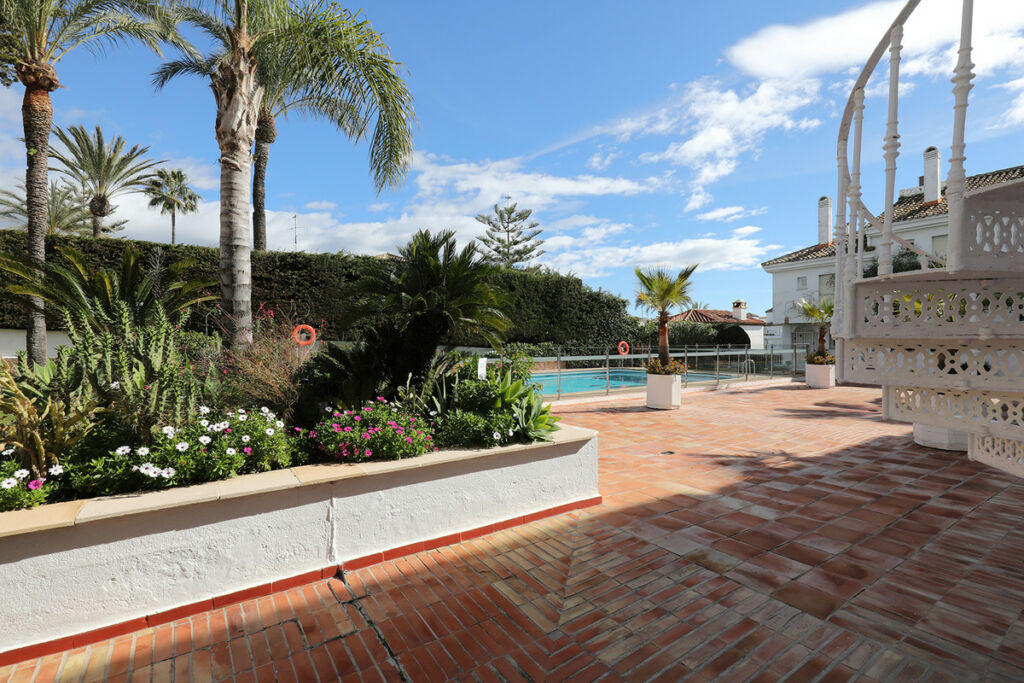 Middle Floor Apartment Nueva Andalucía Málaga - image 27