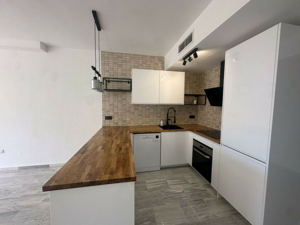 Middle Floor Apartment Cabopino Málaga - image 27