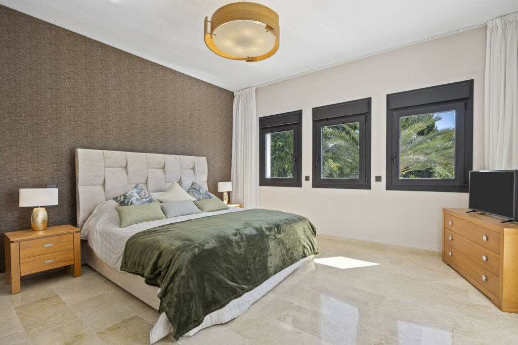 Detached Villa El Paraiso Málaga - image 28