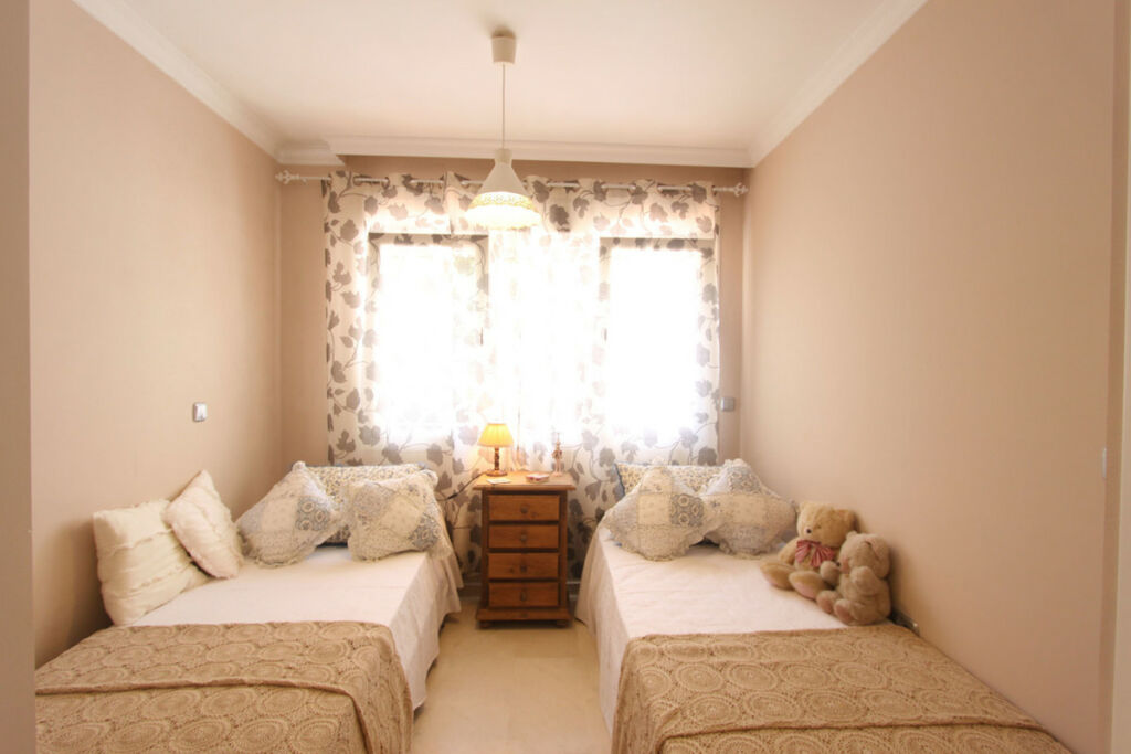 Townhouse Las Chapas Málaga - image 28