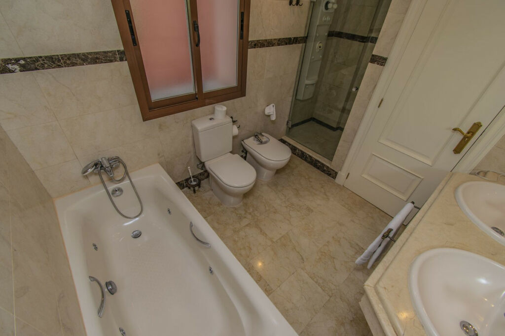 Ground Floor Apartment Puerto Banús Málaga - image 29