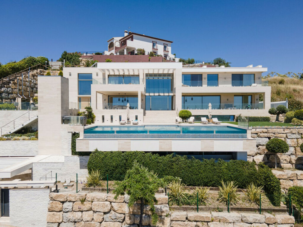 Detached Villa Benahavís Málaga - image 3