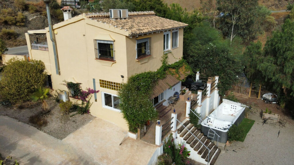 Detached Villa Arenas Málaga - image 2