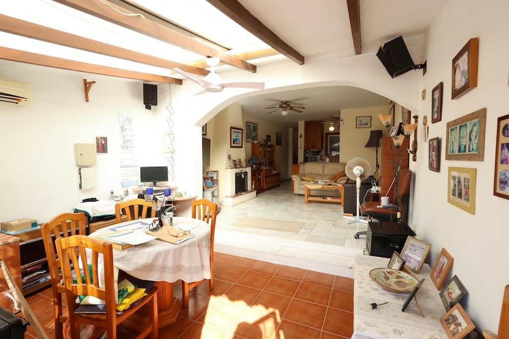 Townhouse Villamartin Alicante - image 4