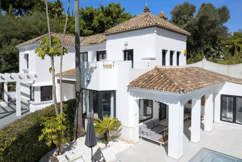Detached Villa El Paraiso Málaga - image 4