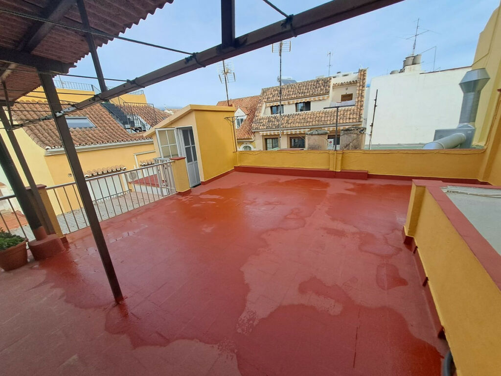 Middle Floor Apartment Fuengirola Málaga - image 3