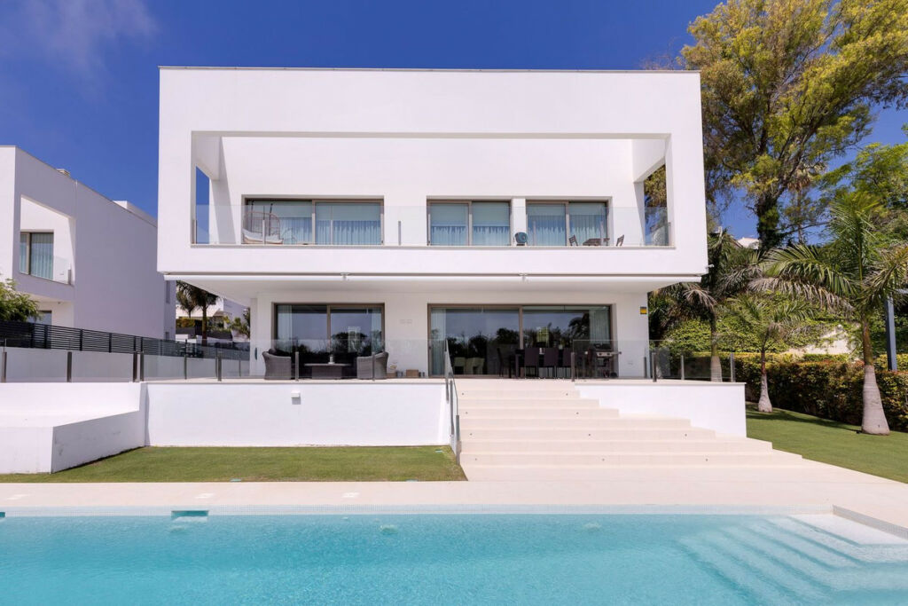 Detached Villa Guadalmina Baja Málaga - image 4