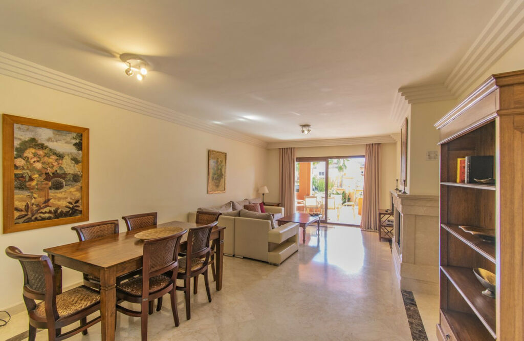 Ground Floor Apartment Puerto Banús Málaga - image 3