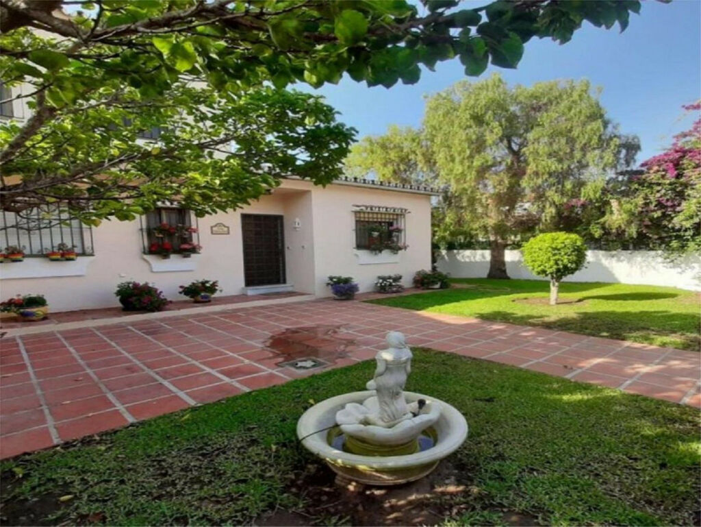 Detached Villa Marbesa Málaga - image 3
