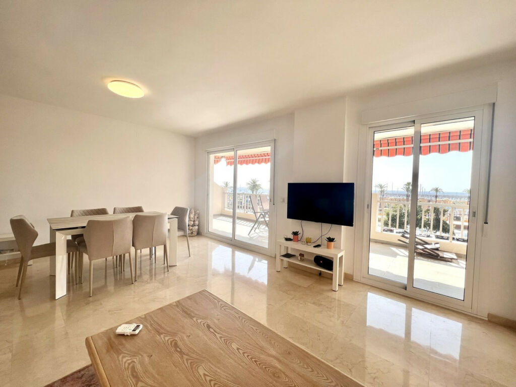 Middle Floor Apartment Fuengirola Málaga - image 3