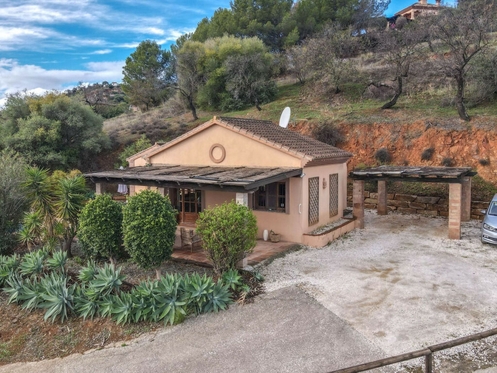 Detached Villa Monda Málaga - image 4