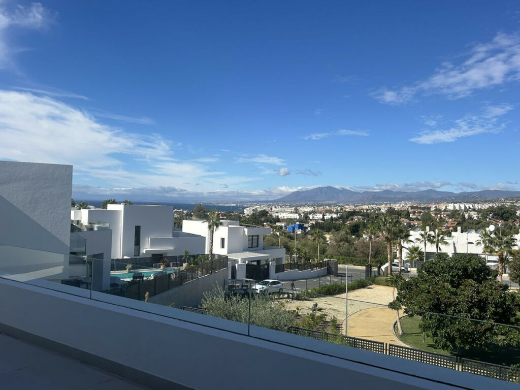 Detached Villa Río Real Málaga - image 3