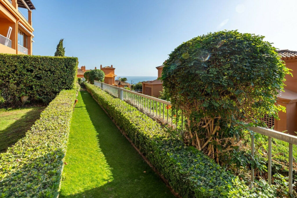 Ground Floor Apartment Benahavís Málaga - image 3