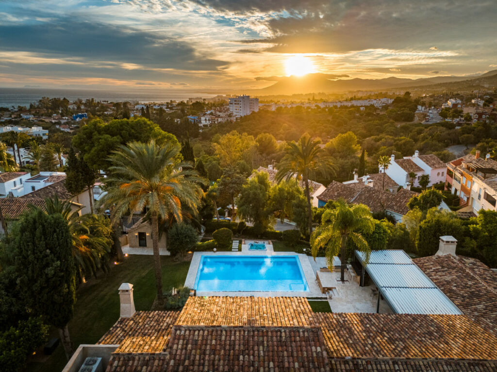 Detached Villa Río Real Málaga - image 3