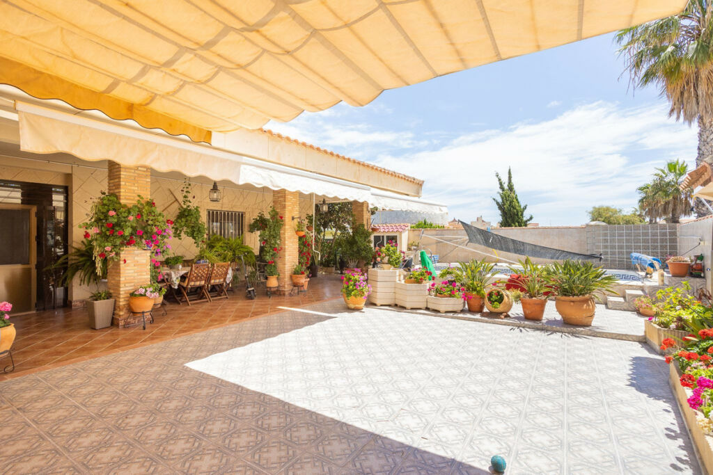 Detached Villa Los Altos Alicante - image 3