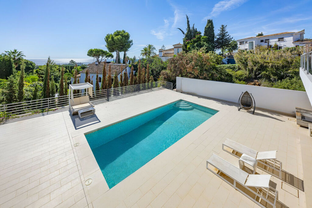 Detached Villa El Rosario Málaga - image 3