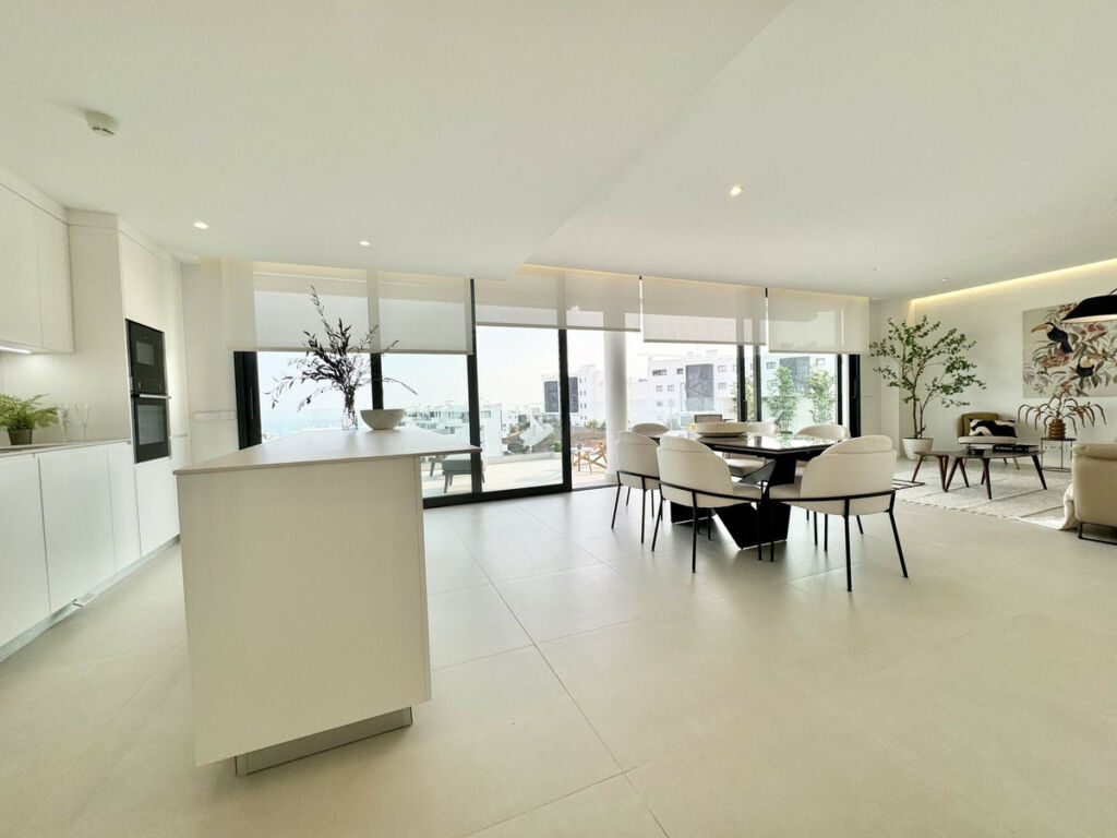 Middle Floor Apartment Fuengirola Málaga - image 6
