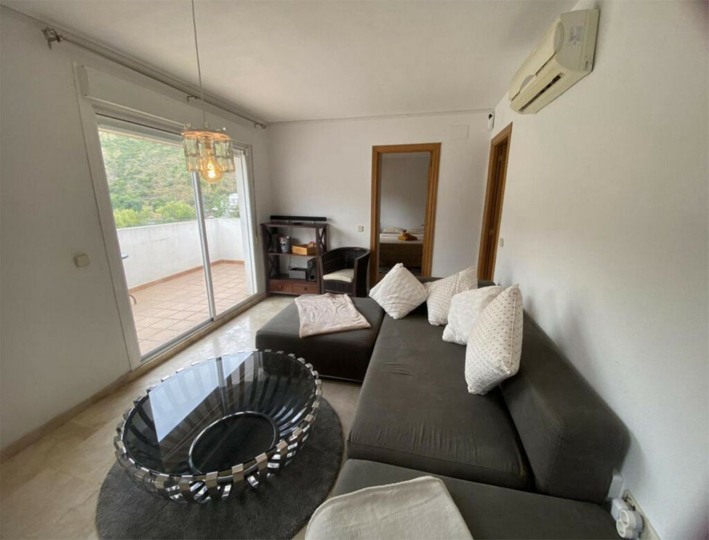 Middle Floor Apartment Benahavís Málaga - image 3