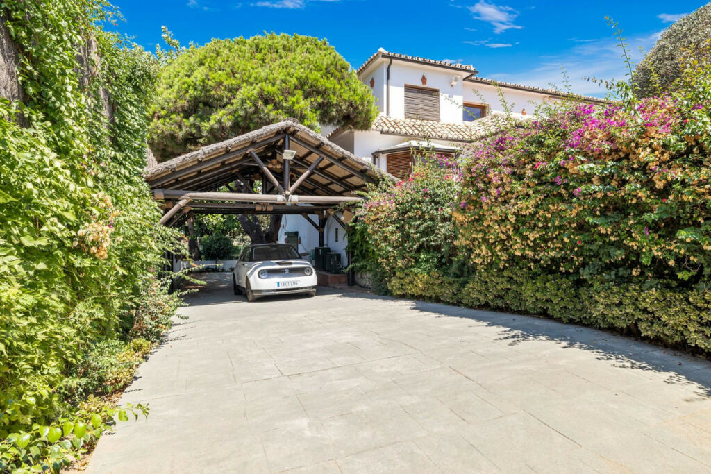Detached Villa Marbesa Málaga - image 3