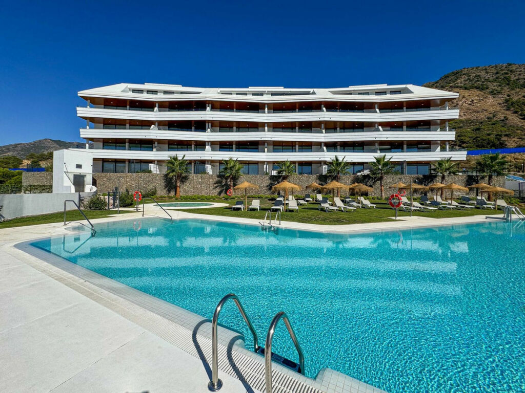 Middle Floor Apartment Carvajal Málaga - image 30